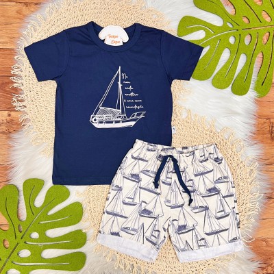 Conj. Camiseta No Mar Cada Aventura é Uma Nova Recordação e Bermuda Barcos - Marinho e Areia